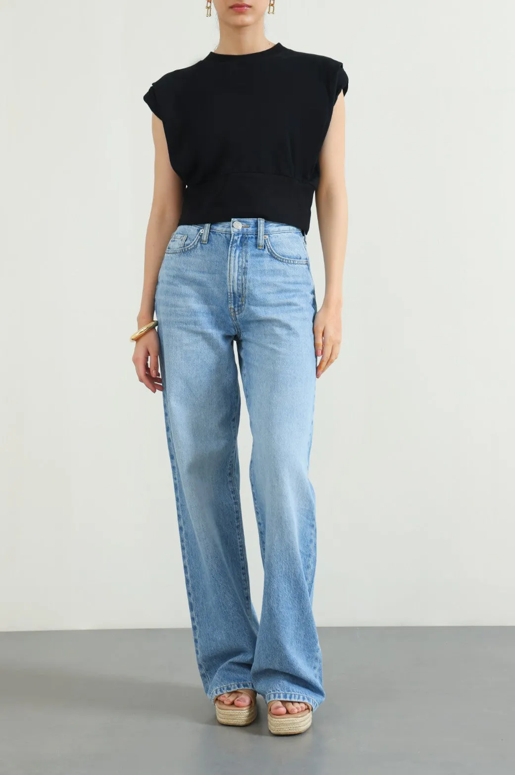 CROPPED SHOULDER TEE