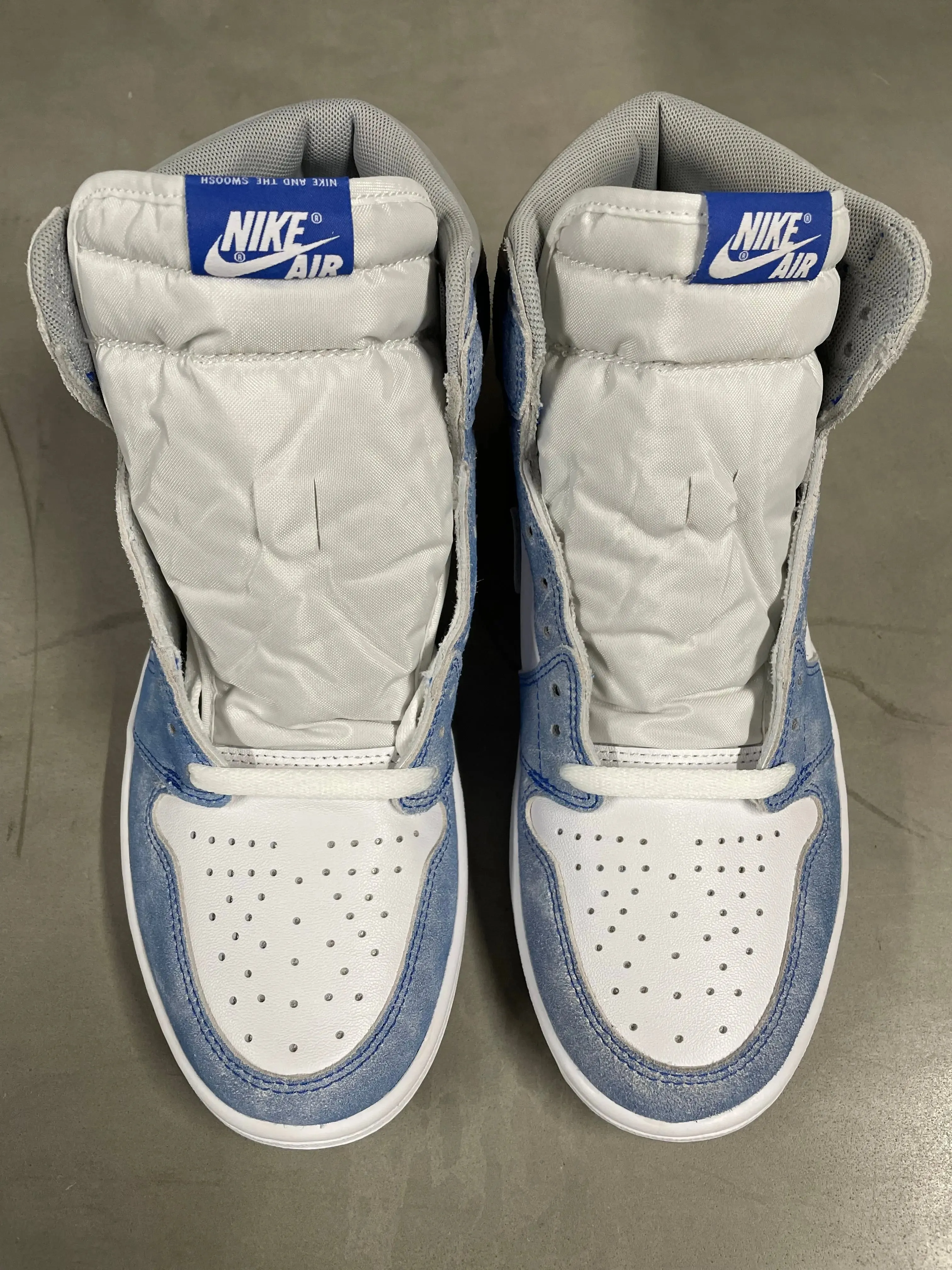 Nike Air Jordan 1 Retro High Hyper Royal [USED]