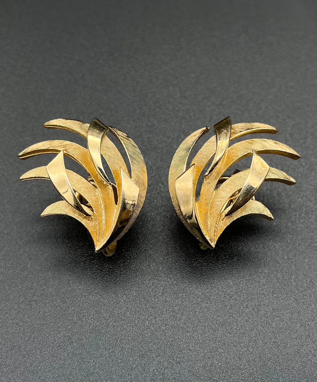 【USA輸入】 ヴィンテージ CROWN TRIFARI アブストラクト イヤリング/Vintage CROWN TRIFARI Abstract Clip On Earrings