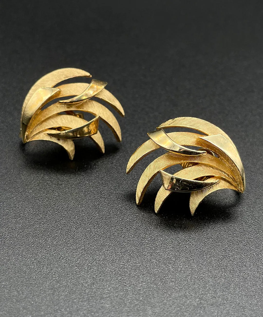 【USA輸入】 ヴィンテージ CROWN TRIFARI アブストラクト イヤリング/Vintage CROWN TRIFARI Abstract Clip On Earrings