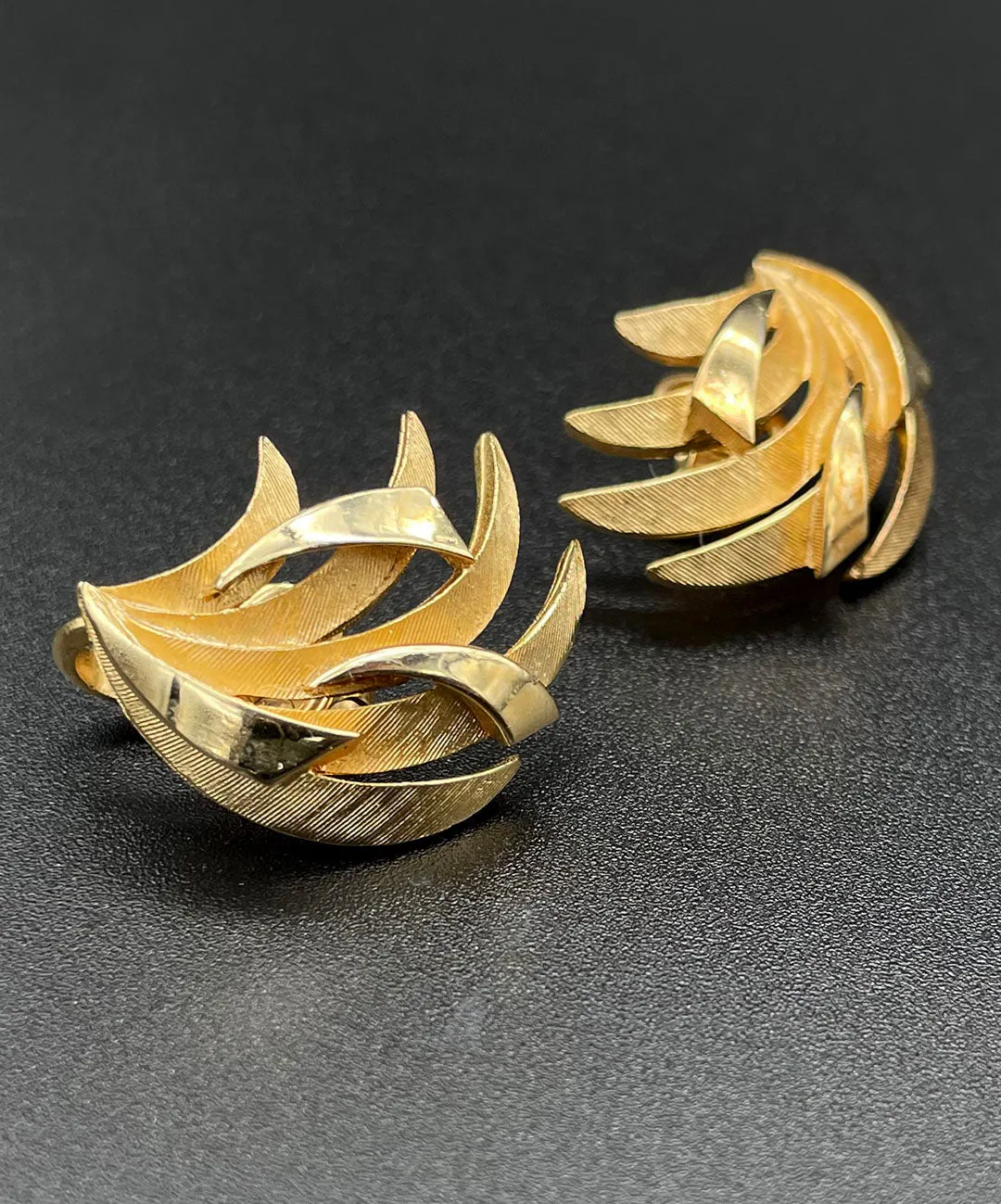 【USA輸入】 ヴィンテージ CROWN TRIFARI アブストラクト イヤリング/Vintage CROWN TRIFARI Abstract Clip On Earrings