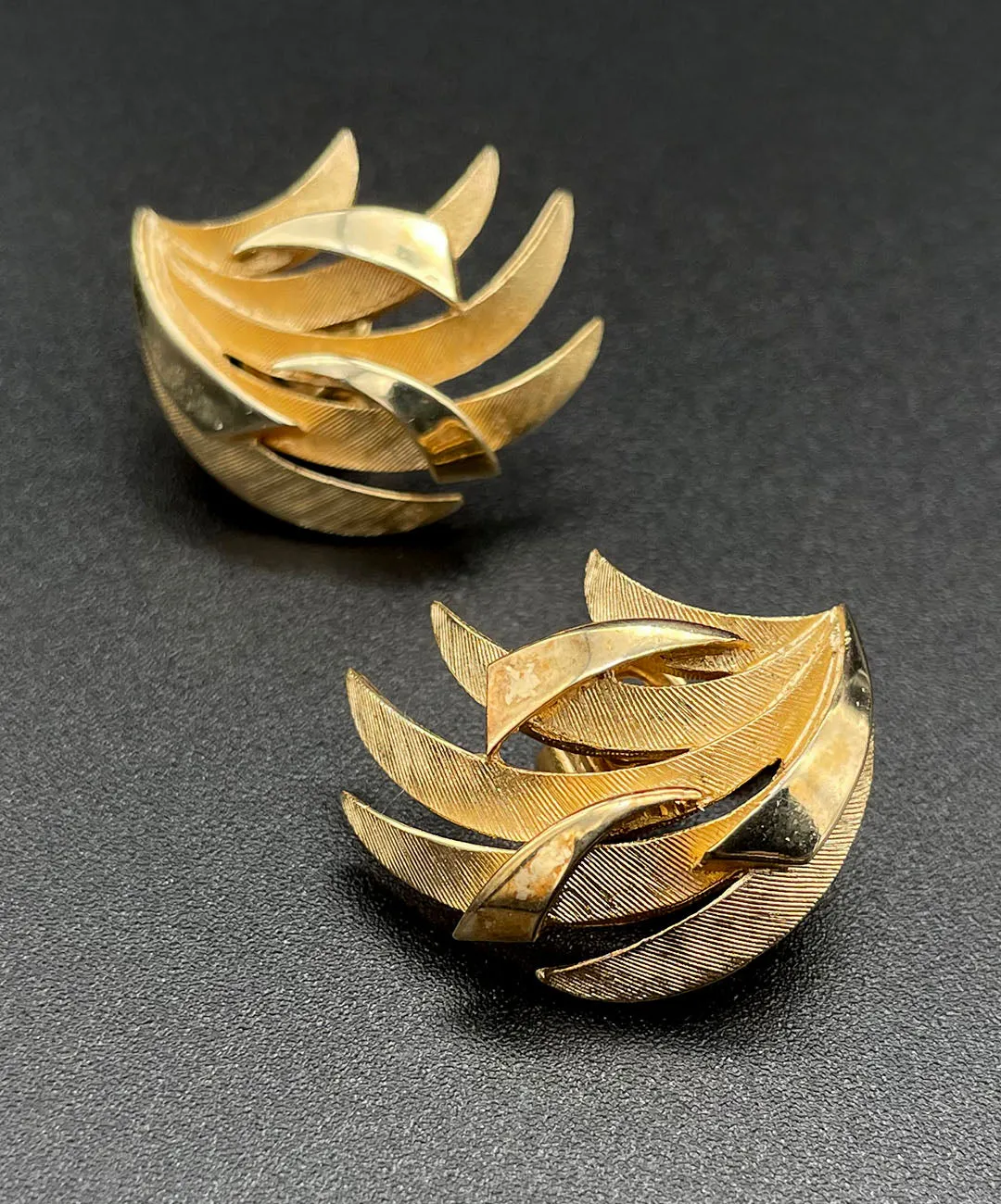 【USA輸入】 ヴィンテージ CROWN TRIFARI アブストラクト イヤリング/Vintage CROWN TRIFARI Abstract Clip On Earrings