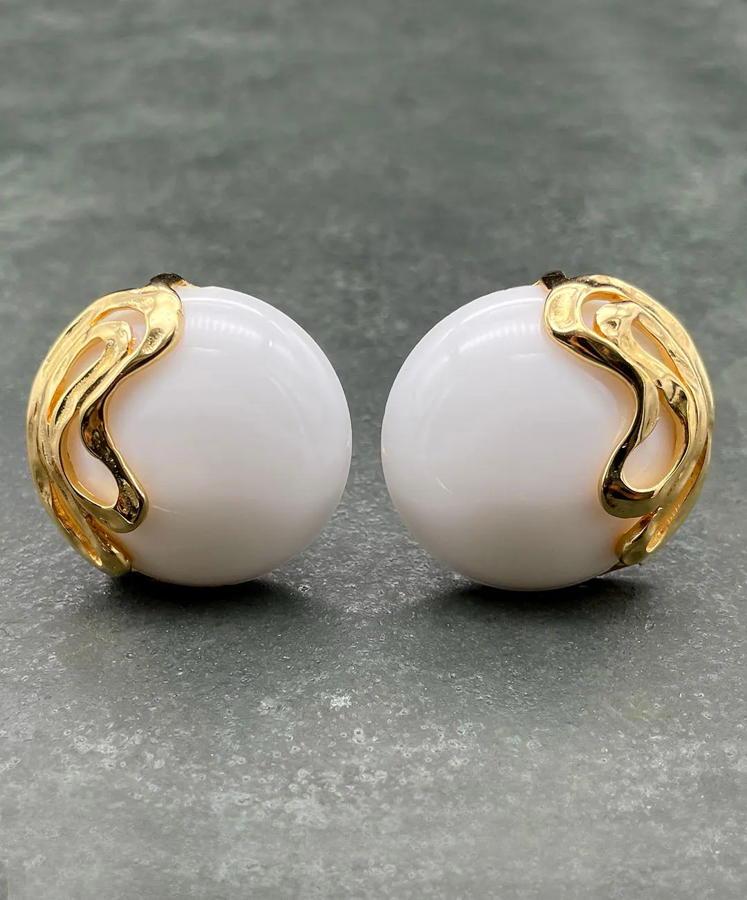 【USA輸入】ヴィンテージ Fernando Originals ホワイト カボション イヤリング/Vintage Fernando Originals White Cabochon Clip On Earrings