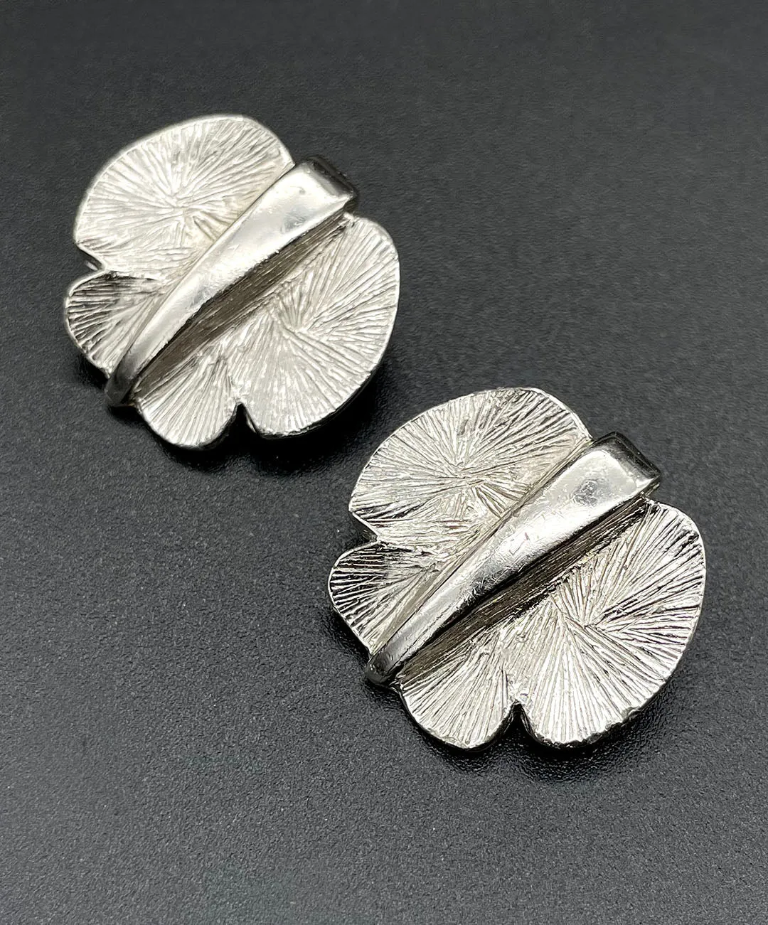 【USA輸入】ヴィンテージ HOBE アブストラクト メタル イヤリング/Vintage HOBE Abstract Metal Clip On Earrings