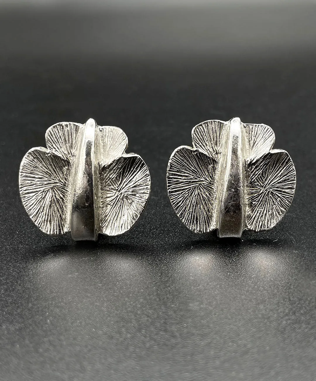 【USA輸入】ヴィンテージ HOBE アブストラクト メタル イヤリング/Vintage HOBE Abstract Metal Clip On Earrings