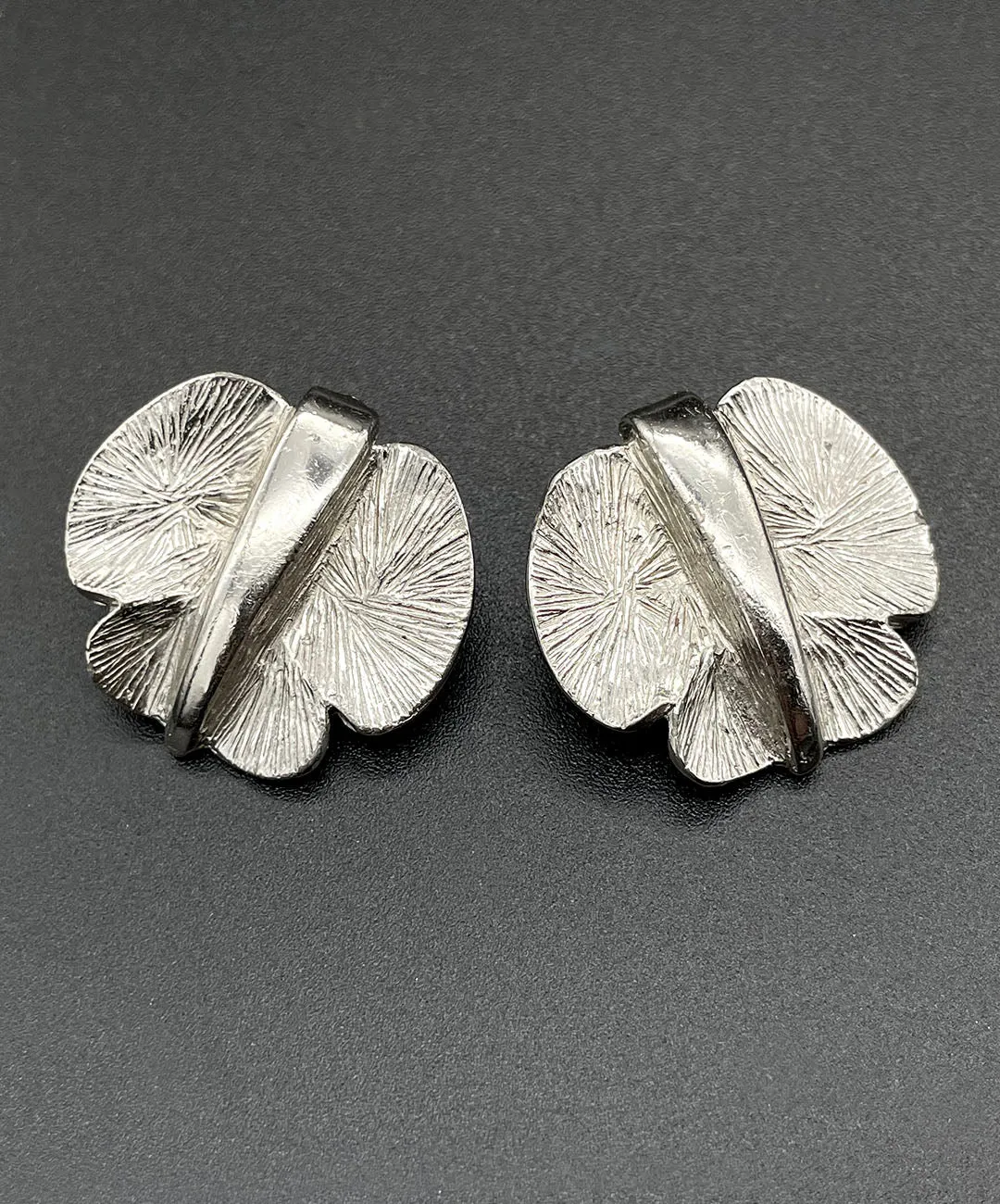 【USA輸入】ヴィンテージ HOBE アブストラクト メタル イヤリング/Vintage HOBE Abstract Metal Clip On Earrings