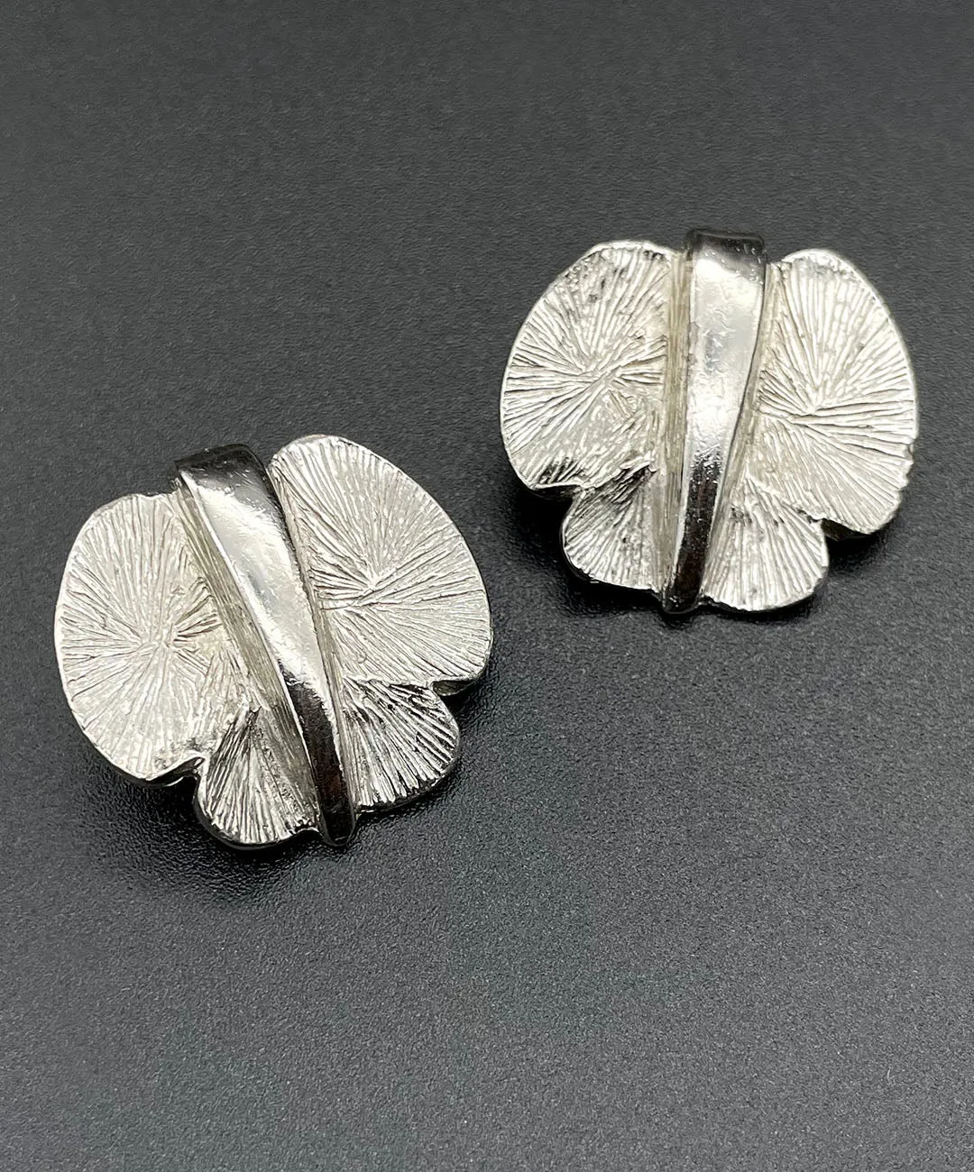 【USA輸入】ヴィンテージ HOBE アブストラクト メタル イヤリング/Vintage HOBE Abstract Metal Clip On Earrings