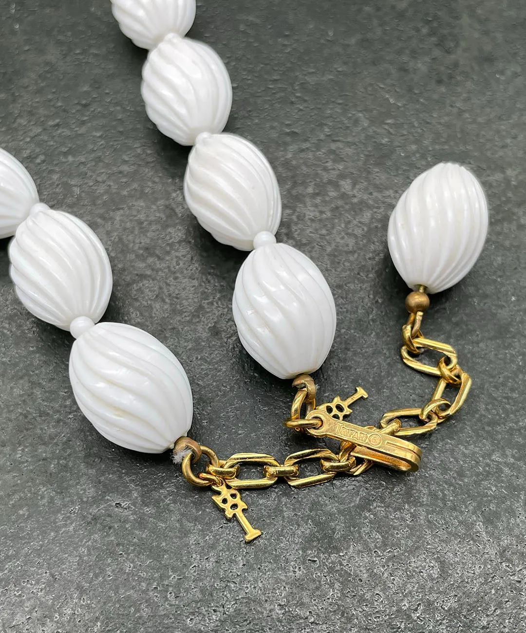 【USA輸入】ヴィンテージ TRIFARI ミルクホワイト ビーズ ネックレス/Vintage TRIFARI White Beads Necklace