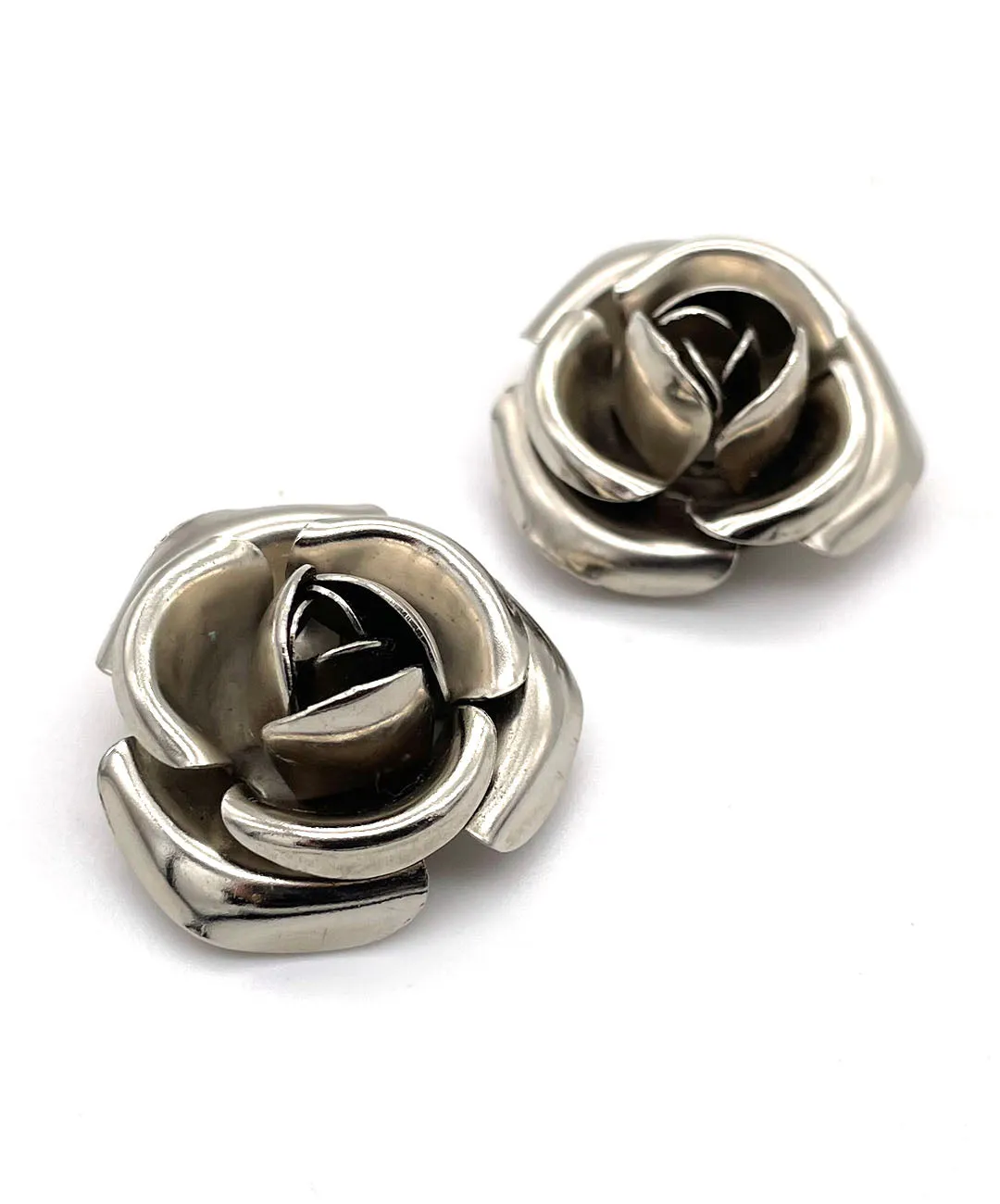 【USA輸入】ヴィンテージ シルバートーン ローズ イヤリング/Vintage Silver Rose Clip On Earrings